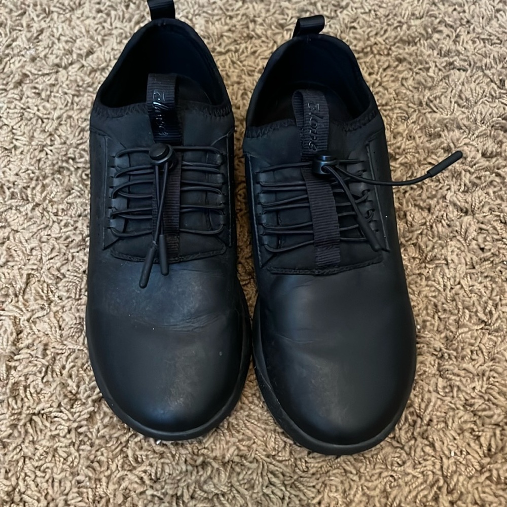 Clove nursing shoes  size 8.5